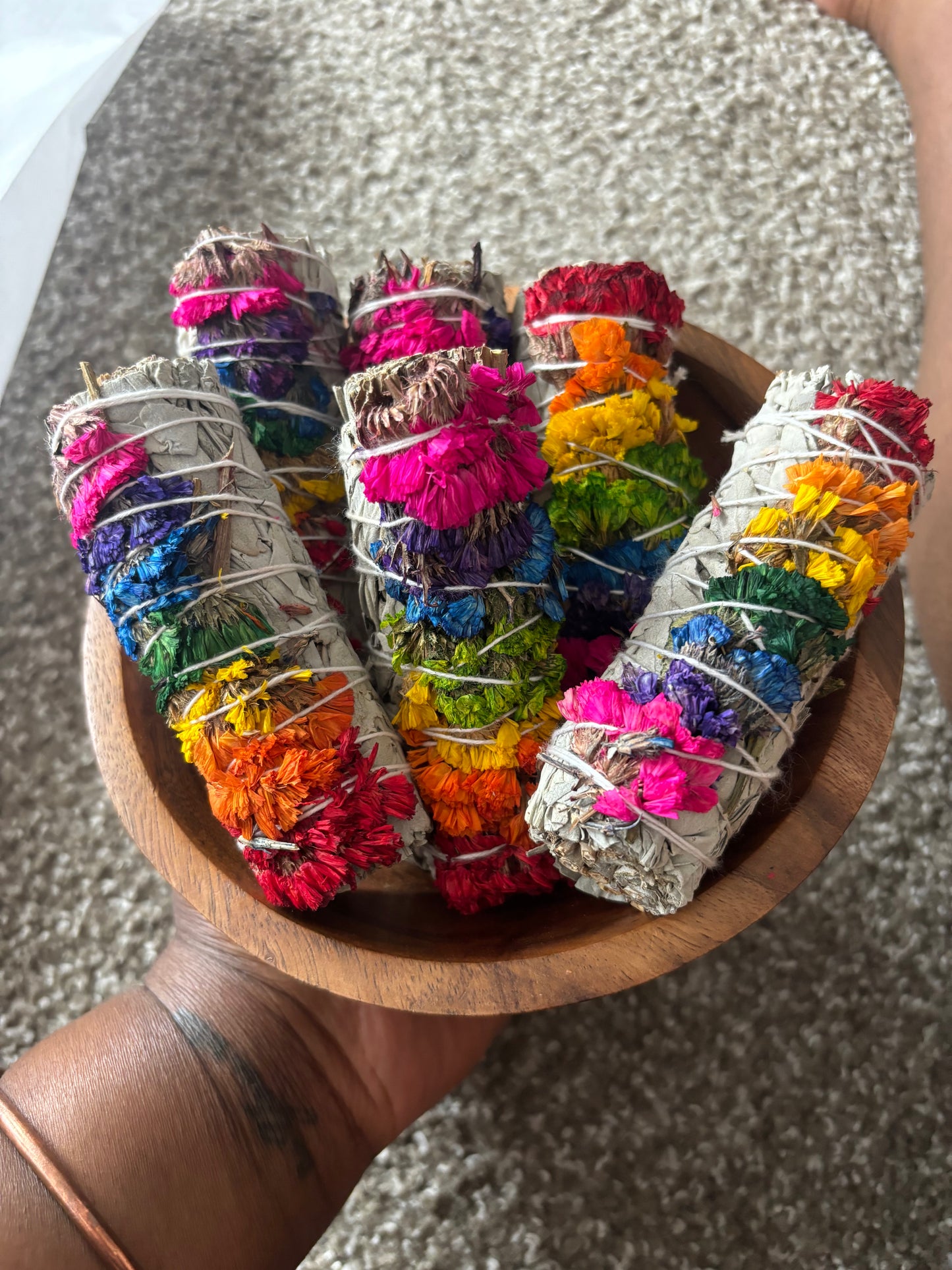 Organic white sage bundle with 7 chakra sinuata flowers (Bundle includes 3 4” sage wands)