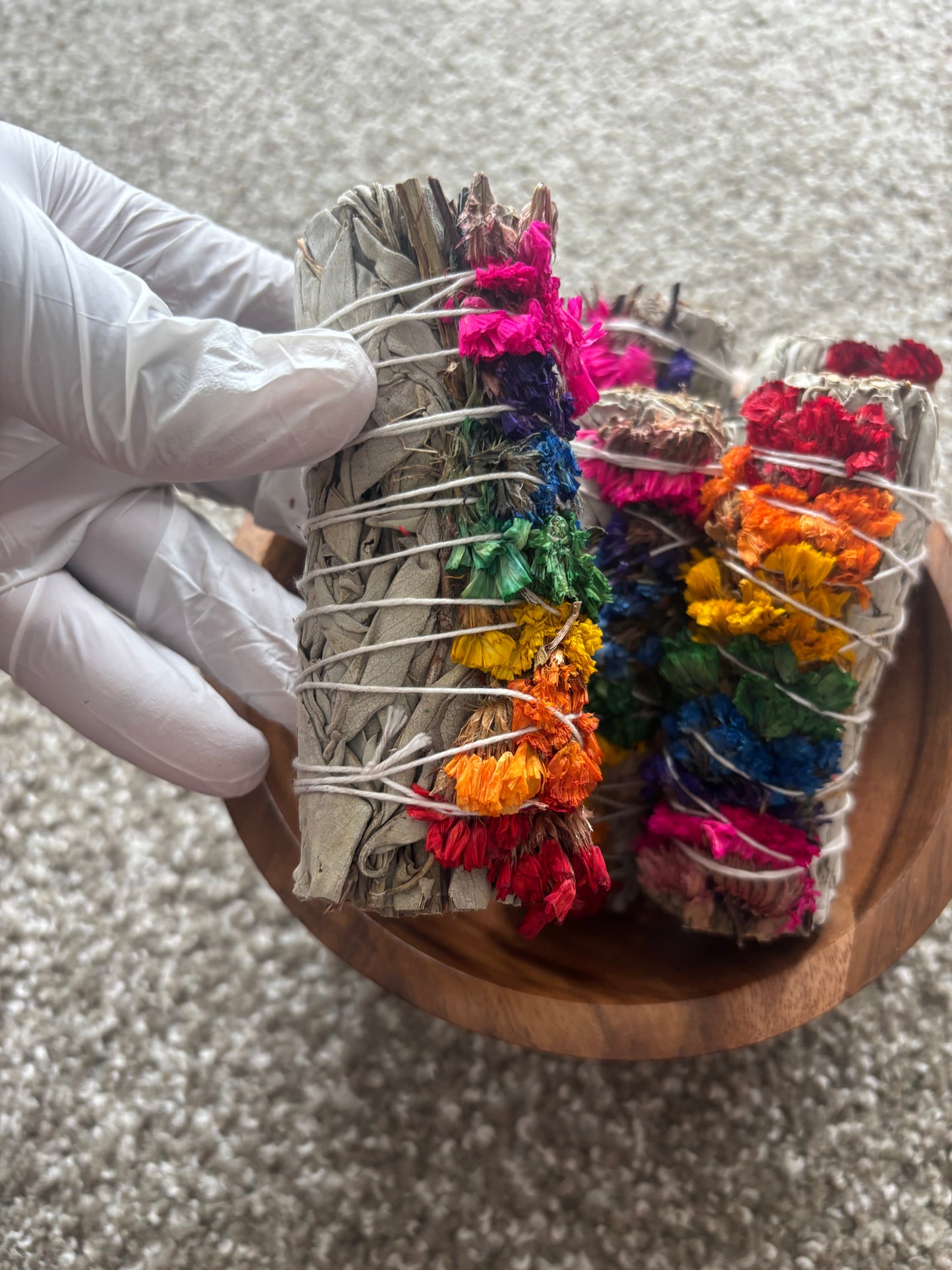 Organic white sage bundle with 7 chakra sinuata flowers (Bundle includes 3 4” sage wands)