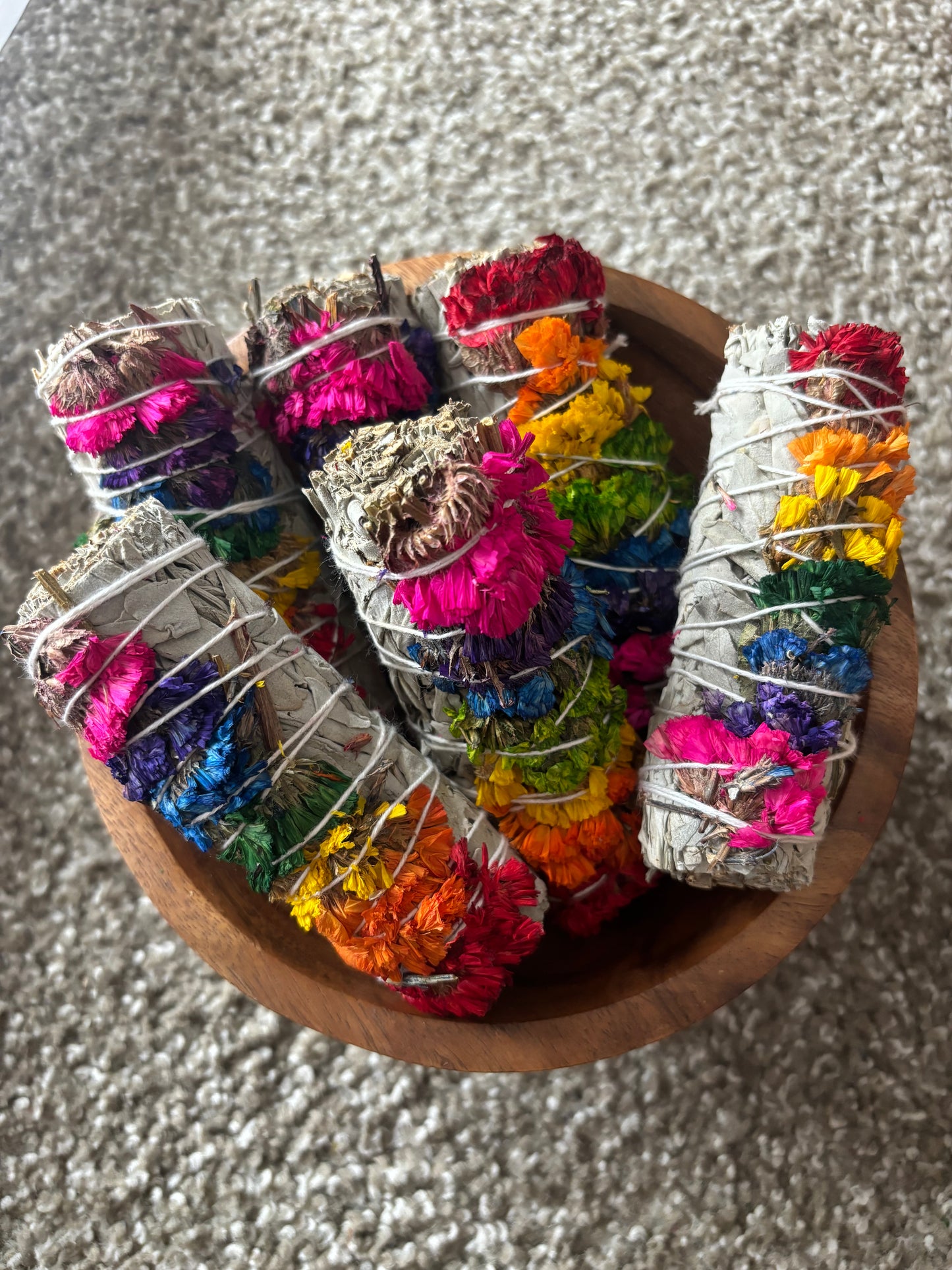 Organic white sage bundle with 7 chakra sinuata flowers (Bundle includes 3 4” sage wands)